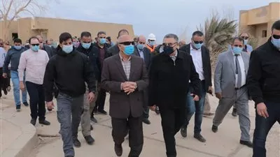 «الوزير» يتفقد ميناء سفاجا البحري ويتابع إنهاء ساحة النقل الثقيل