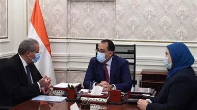 رئيس الوزراء يبحث موقف توافر السلع في الأسواق وهيكلة منظومة الدعم