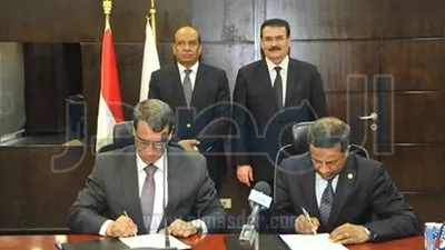 بالصور .. وزير 