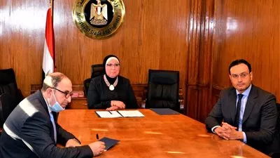 وزيرة الصناعة تؤكد الحرص على تنمية برامج التعاون مع «أفريكسيم بنك»