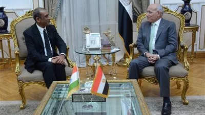 وزير الإنتاج الحربى يبحث مع 