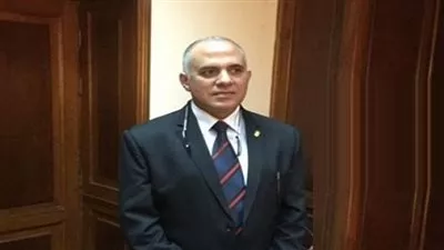 وزير الري يتلقى تقريرا حول سير العمل بمشروع قناطر أسيوط
