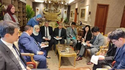 وزير المالية يوجه بالانفتاح على التجارب العالمية لتطوير المنظومة الجمركية 