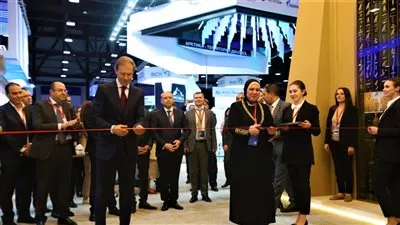 وزيرة التجارة والصناعة تفتتح الجناح المصري بمنتدى سانت بطرسبرج الدولي