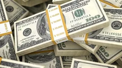 الدولار يراوح مكانه.. والمستثمرون يترقبون خطاب ترامب