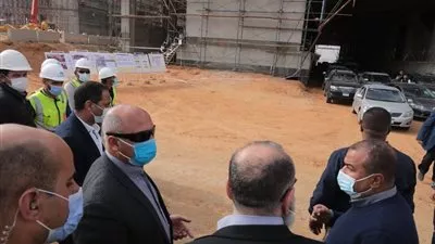 بنسبة تنفيذ 71.5%.. وزير النقل يتفقد مشروع القطار الكهربائي وإنشاء المحطات