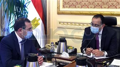 «مدبولي» يتابع مع وزير البترول إجراءات تحفيز مشروعات «الحفر والاستكشاف»