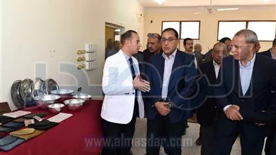 ‏‫رئيس الوزراء يزور مشروع المجمع الصناعي للمرأة والشباب بقنا