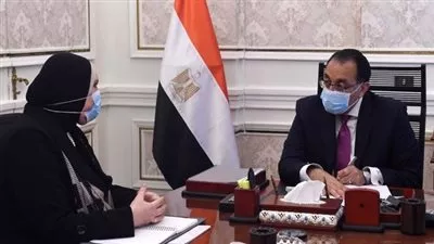 نيفين جامع تستعرض نتائج المشاركة بمنتدى سانت بطرسبرج أمام رئيس الوزراء