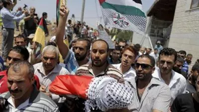 وفاة والد الرضيع الفلسطيني الذي قُتل حرقاً في الضفة الغربية