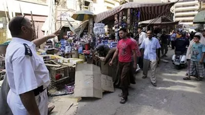 نقل الباعة الجائلين من أمام محطة مترو المرج الجديدة لسوق صغير