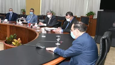 «الملا»: إقامة صناعات وسيطة ومكملة لخدمة نشاط تموين السيارات بالغاز