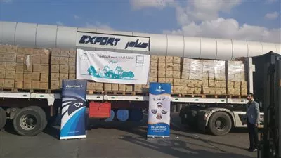 مؤسسة حياة كريمة ترسل طائرة مُحملة بالقوافل الغذائية إلى أهالي أسوان