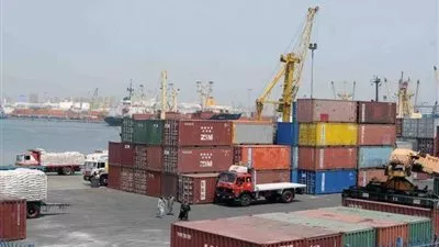 رغم الأمطار.. استمرار حركة الملاحة بمينائى الإسكندرية والدخيلة