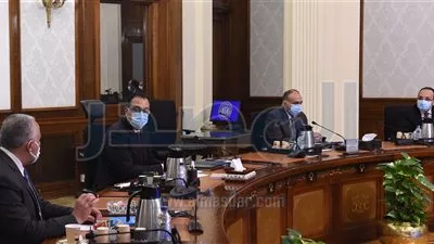 رئيس الوزراء يتابع جهود التحول للري الحديث وتبطين الترع