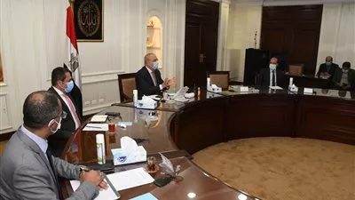 وزير الإسكان يتابع تنفيذ خطة التوسع في محطات تحلية مياه البحر