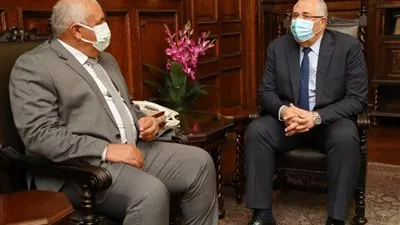 وزير الزراعة يبحث مع محافظ الوادى الجديد تنفيذ تكليفات «افتتاحات الصعيد»