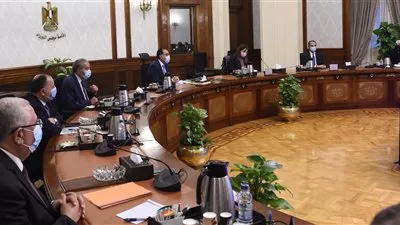 رئيس الوزراء يتابع خطة زيادة الصادرات المصرية وتعميق التصنيع المحلي