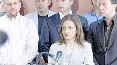 بالفيديو.. استقالة وزيرة الداخلية المقدونية ورئيس جهاز المخابرات