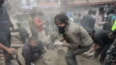 ارتفاع حصيلة ضحايا زلزال نيبال الجديد إلى 82 قتيلًا