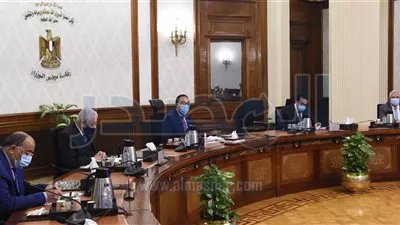 رئيس الوزراء يتابع الموقف التنفيذي لمنظومة التغذية المدرسية