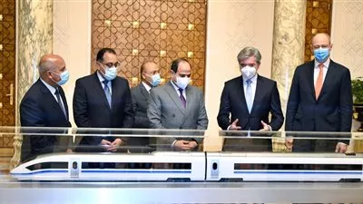 السيسي يبحث مع «سيمنز» إنشاء منظومة متكاملة للقطار الكهربائي السريع