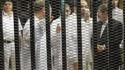 تأجيل محاكمة مرسي و10 آخرين لاتهامهم بالتخابرمع قطر إلى 19 مايو 