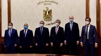 «النقل» توقع مذكرة تفاهم مع «سيمنز» لإنشاء القطار الكهربائى 