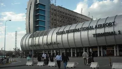 إحباط محاولة تهريب ألف جهاز تجسس بمطار القاهرة