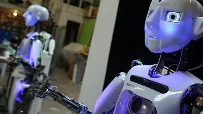 إنسان آلي يقوم ببطولة عرض مسرحي