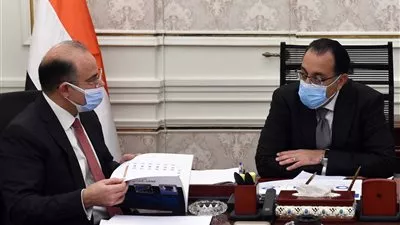 رئيس الوزراء يستعرض مؤشرات أداء البورصة المصرية خلال 2021