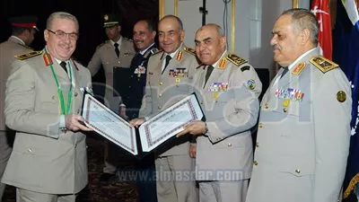 بالصور..وزير