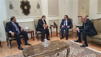 وزير البترول يبحث مع رئيس 