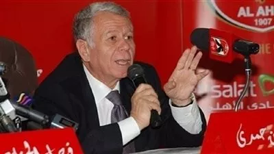 الكاف يمنح حسن حمدي وسام الاستحقاق الذهبي