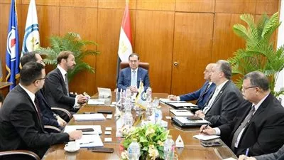 «الملا» يبحث مع بنك «سوسيتيه جنرال» تمويل مشروعات البترول في مصر 