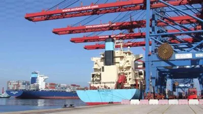ميناء غرب بورسعيد يستقبل سفينتى بضائع عامة