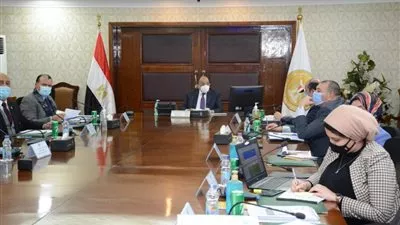 «شعراوي» يبحث مع 9 محافظين موقف مشروع الـ 33 قرية المستحدثة