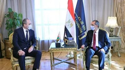 وزير الاتصالات يبحث مع سفير بيلاروسيا بالقاهرة سبل التعاون 