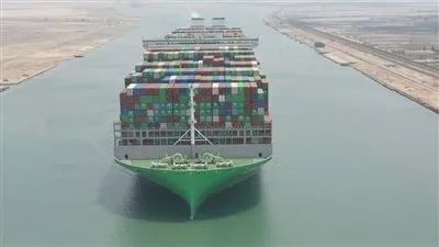 قناة السويس تشهد عبور أكبر سفينة حاويات في العالم