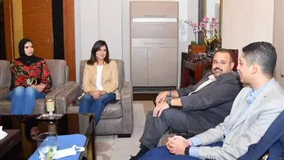 وزيرة الهجرة تلتقي شباب المصريين بالخارج المشاركين في منتدى الشباب