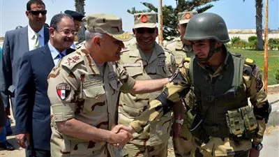 بالفيديو .. وزيرا الدفاع والداخلية يتفقدان عناصر الجيش والشرطة بشمال سيناء