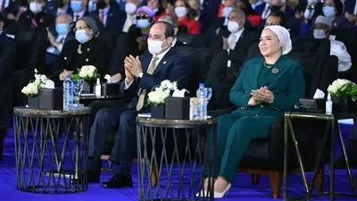 «السيسي» وقرينته يصلان مقر انعقاد منتدى شباب العالم بشرم الشيخ