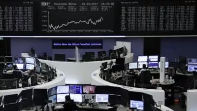 أسهم أوروبا تتراجع مع استمرار حذر المستثمرين تجاه خطط ترامب