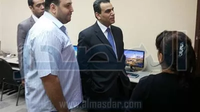 بالصور ..جولة مفاجئة لوزير 