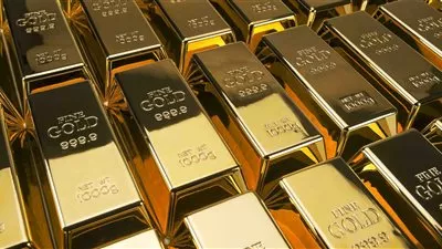 الذهب ينخفض بنسبة 1% بسبب صعود الدولار أمام اليورو