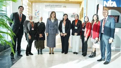 وزيرة التخطيط تزور جناح «رواد 2030» بمنتدى شباب العالم