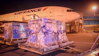 «الصحة»: استقبال مليون جرعة من لقاح «أسترازينيكا» بمطار القاهرة 
