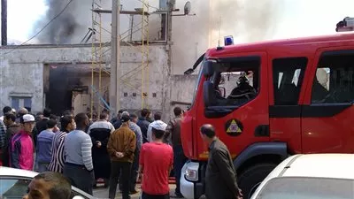 السيطرة على 3 حرائق بمصنعين ومحطة بترول في الفيوم