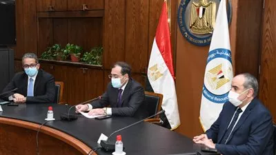 بدء تخفيض سعر وقود الطيران لدعم قطاع السياحة